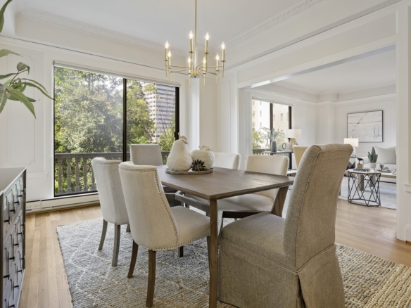 200 Lakeside Dr