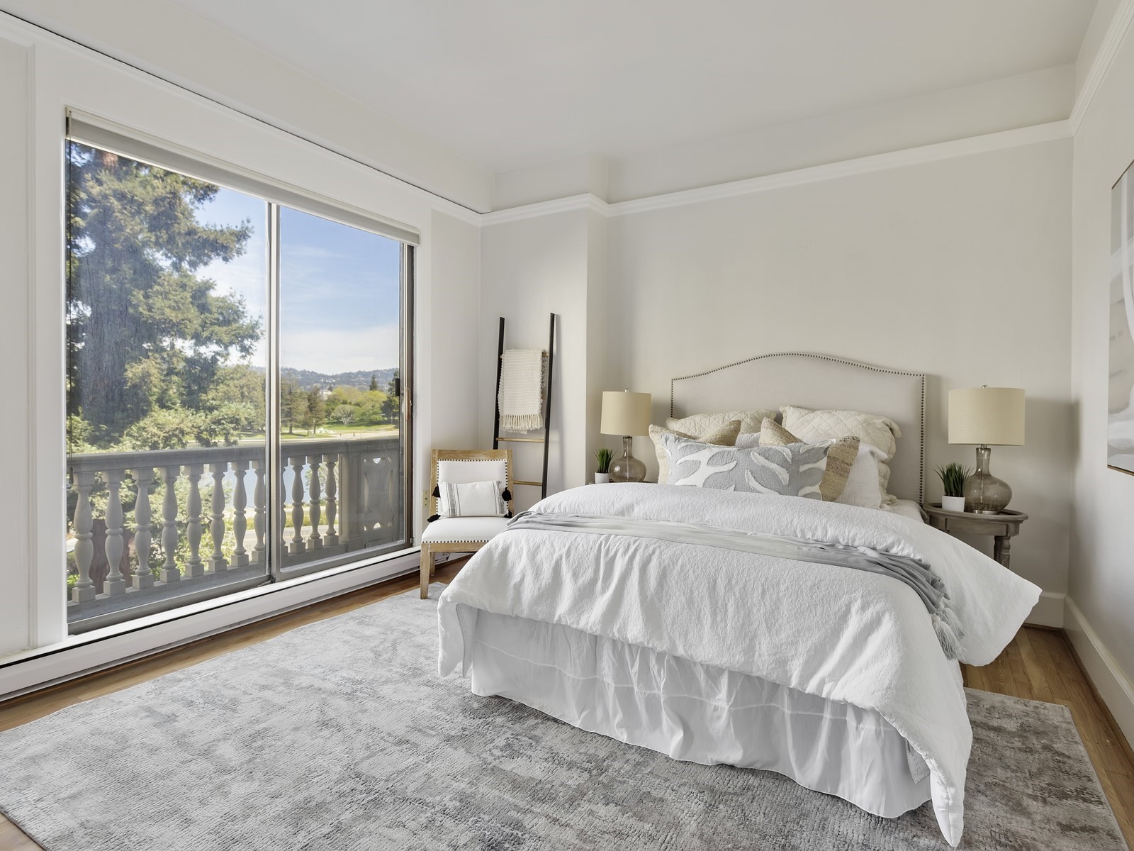 200 Lakeside Dr