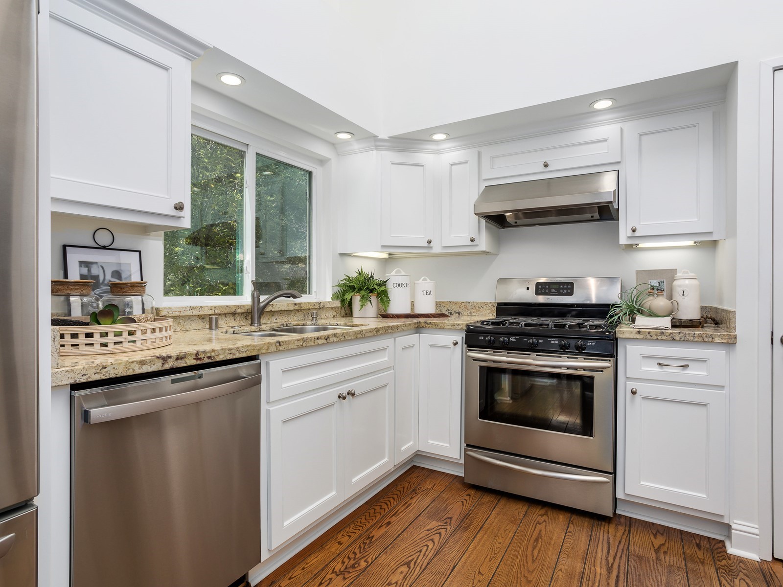 100 Ravenhill Rd