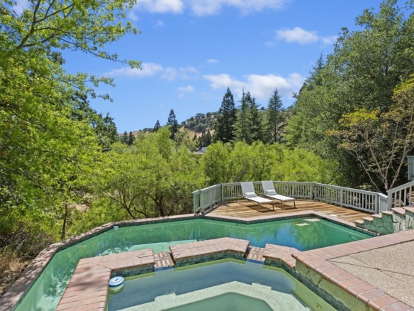 30 Crestview Ct