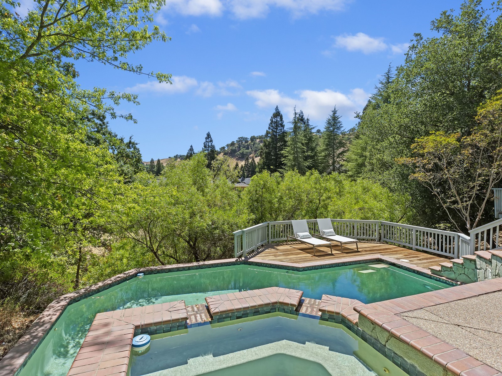 034_34_CM3_6840 30 Crestview Ct