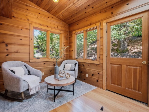 33 Oakwood Rd