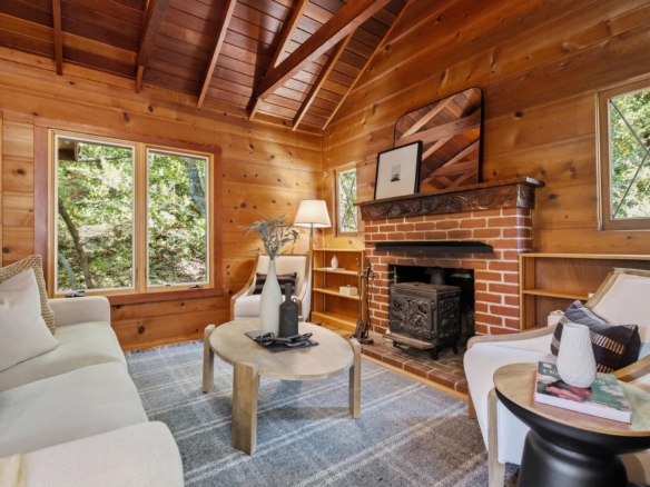33 Oakwood Rd
