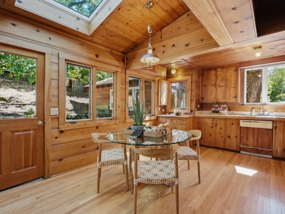 33 Oakwood Rd